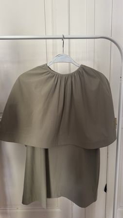 Bluse mit Cape Cos