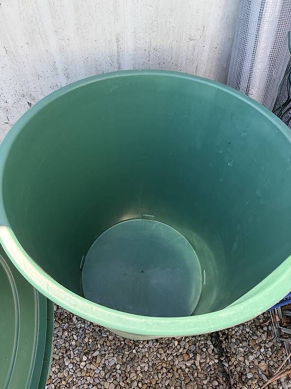 Tränken & Tröge: Wassertank 300 Liter – Gebraucht aus Hergiswil NW von Ukon 1
