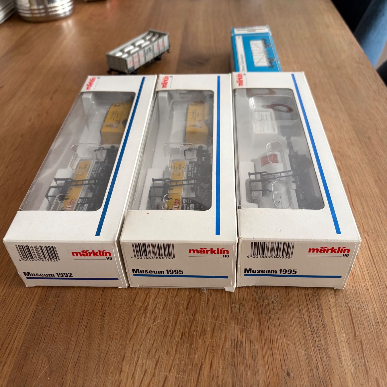 Märklin Modellini di ferrovie: Märklin - diverse Wagons und ein Trafo – Usato da Thun venduto da SS147 2
