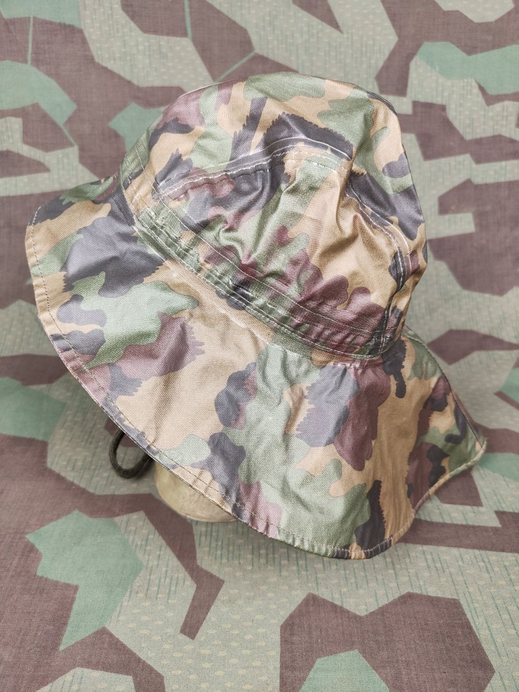 Schweizer Armee Uniformi: TAZ 90 Regenschutzmütze, Grösse S – Nuovo (secondo la descrizione) da Bauma venduto da SwissMilitaria 1