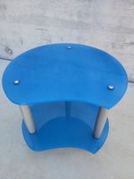 Glastisch blau mit Rollen und Ablage - stylisch & praktisch!