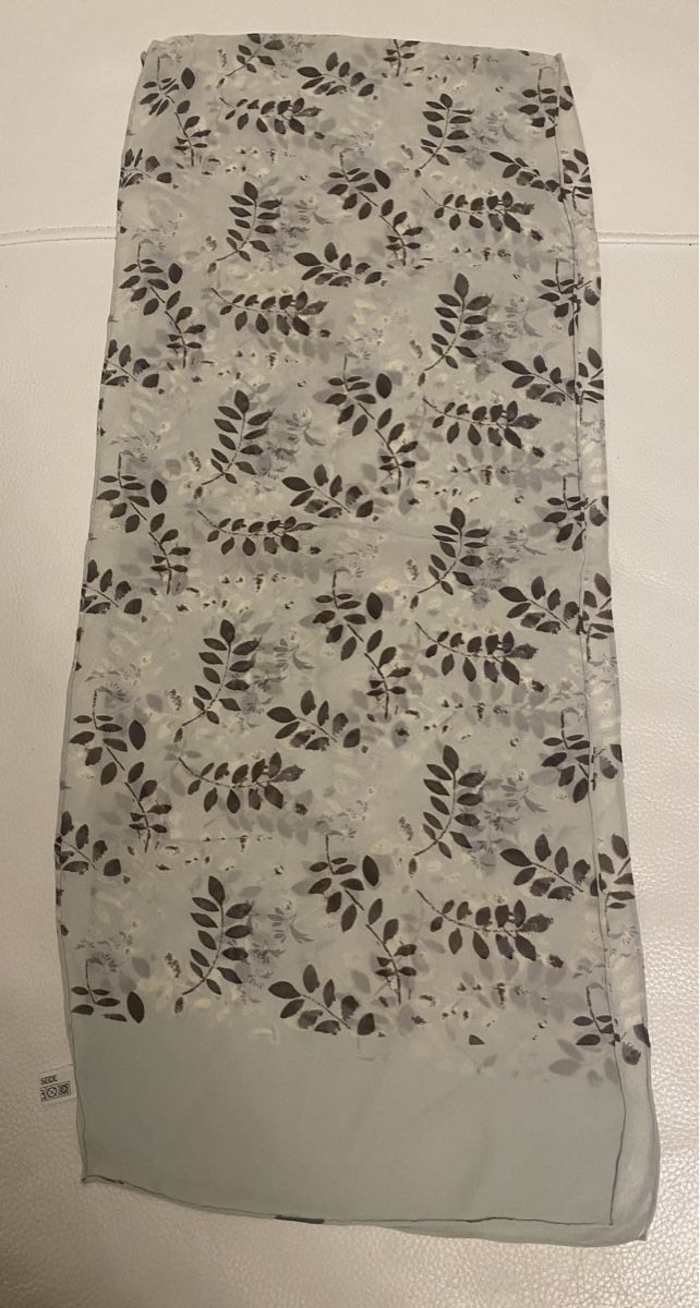 Foulard & Sciarpe: Seiden Schal 🌸 – Usato da Opfikon venduto da Luis144