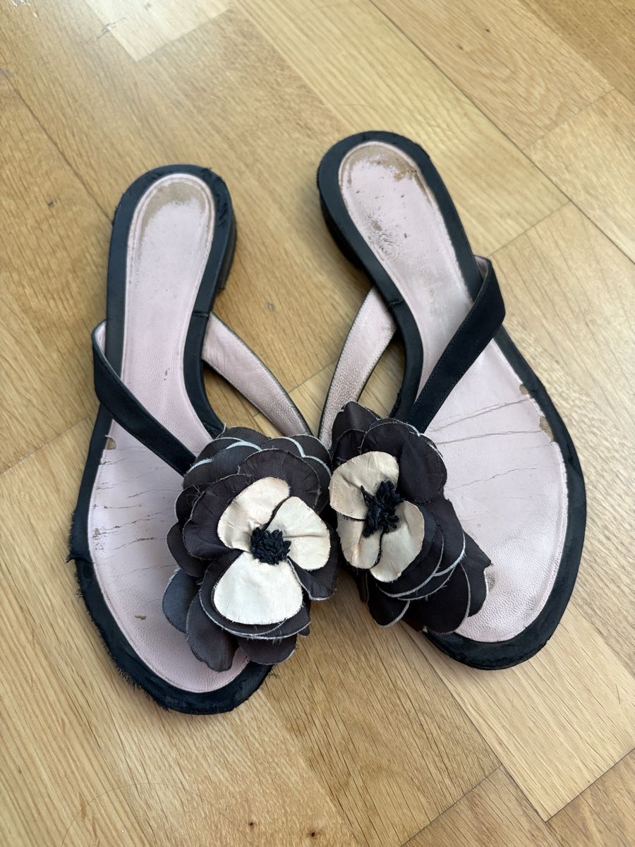Chanel Scarpe da donna: Chanel Sandalen Flip Flops – Usato da Bern venduto da LoveVintageY2K