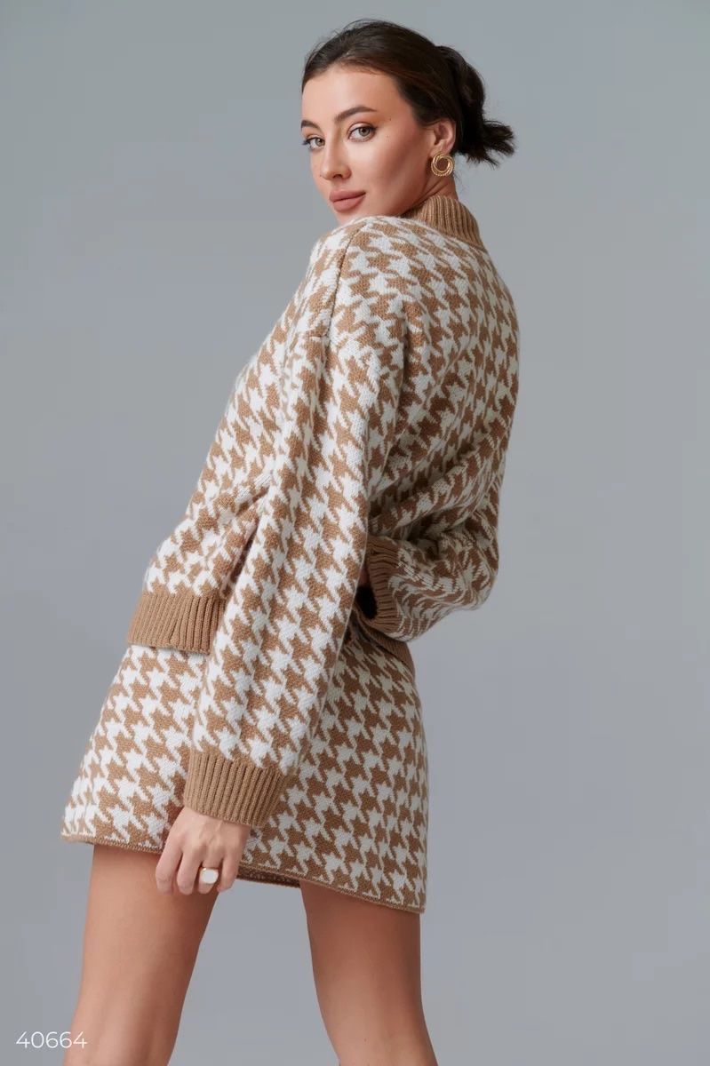 Lotti di vestiti: Beige Knitted Set with Skirt New – Nuovo e nell'imballaggio originale da Zürich venduto da Ms.Me-Fashion