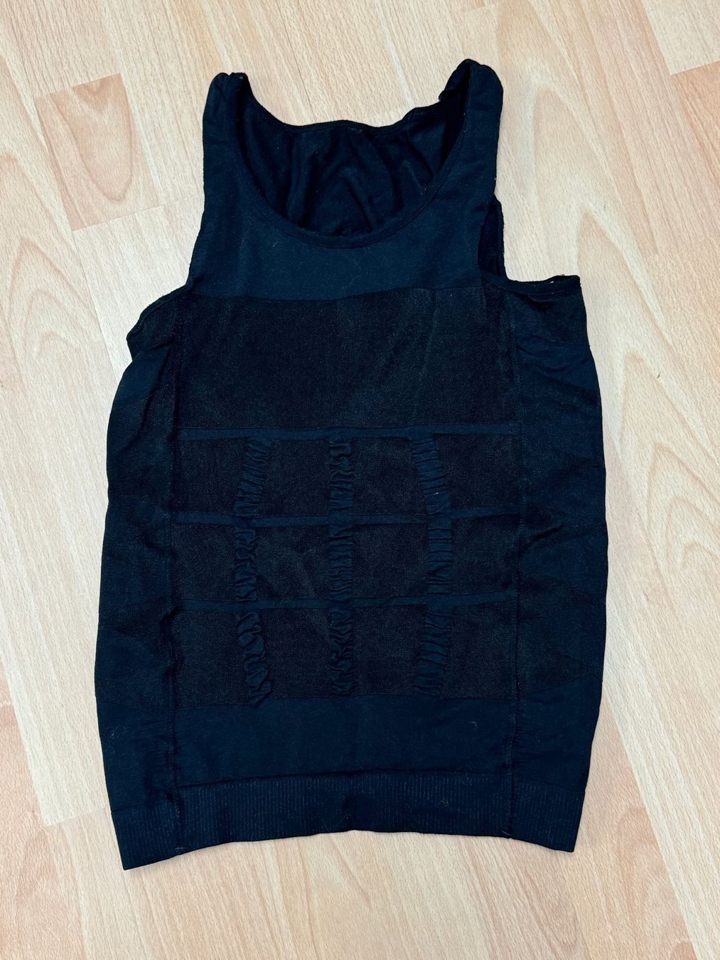 T-shirt: MEN enges Trainings tanktop schwarz (M) – Usato da Ostermundigen venduto da Vangiolillo 1