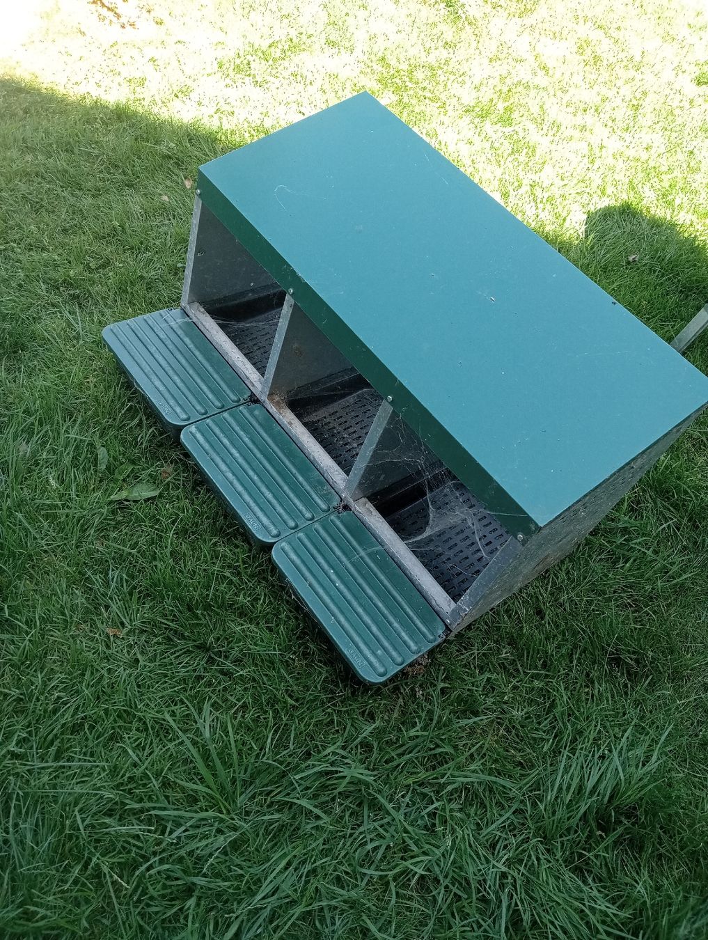 Cages, transport & sécurité: Legenest Hühner 3er – D'occasion à Menznau par Kerajule