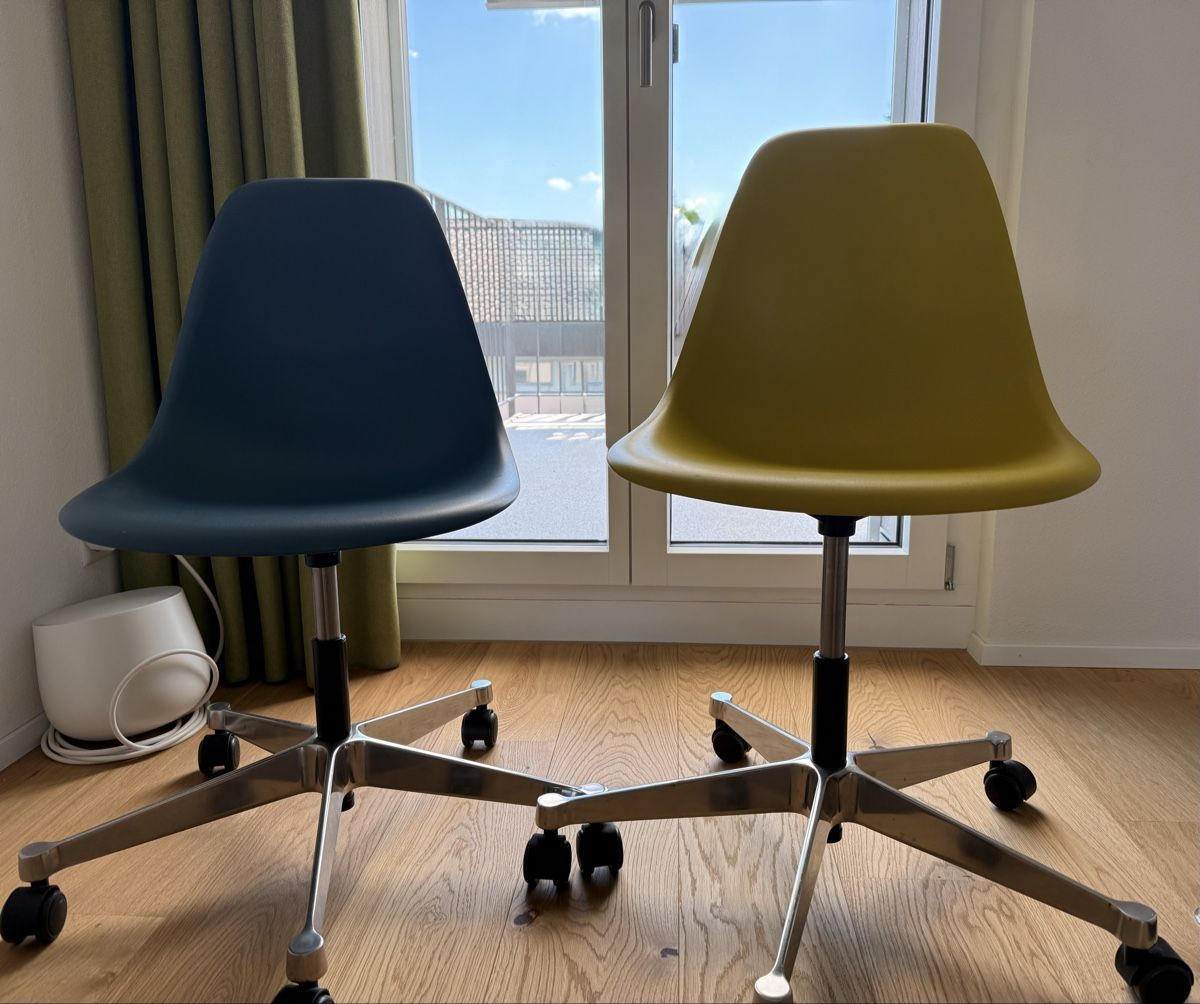 Eames Sedie: Eames Plastic Chairs / Bürostühle  – Usato da Schüpfen venduto da dub_svh2