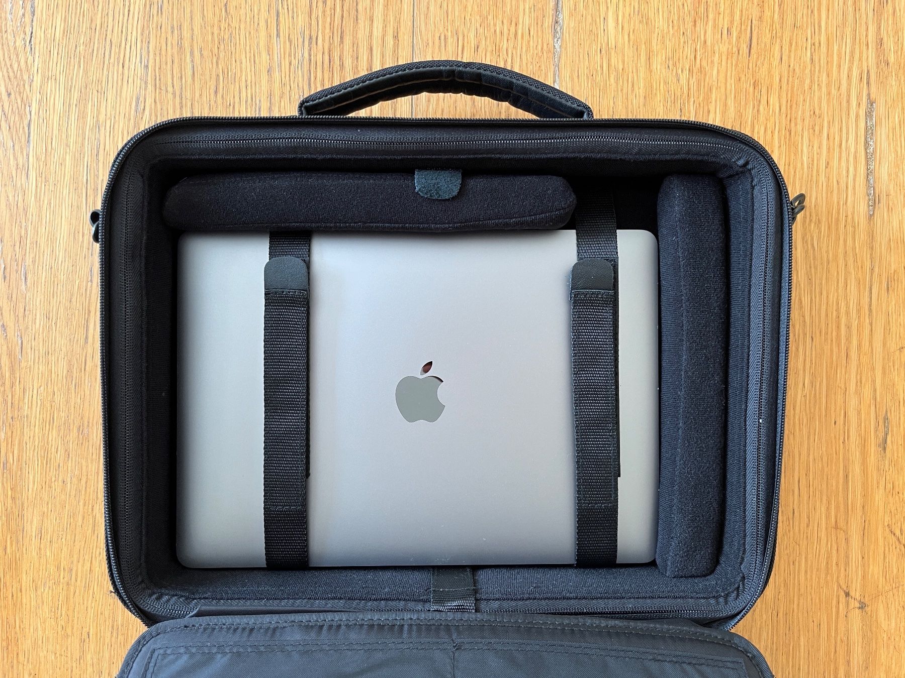 Apple Notebook: Apple Case e-Pac Carry - MacBook Air & MacBook Pro – Usato da La Chaux-de-Fonds venduto da lodebe 9