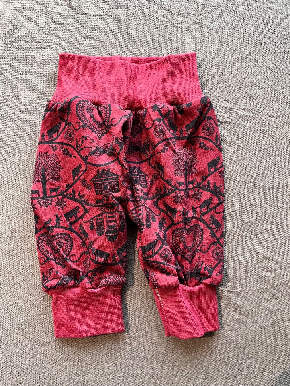 Pantaloni: 1 Kinderhose selbst genäht – Nuovo e nell'imballaggio originale da Büsserach venduto da bor_s88m