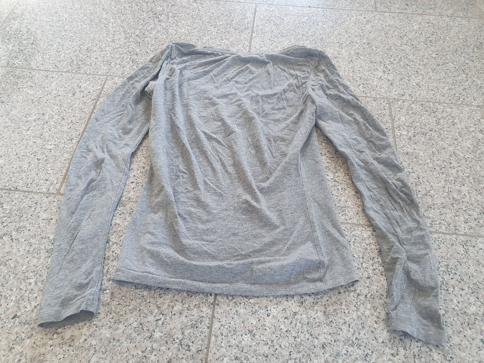 T-shirt: Chicsee Shirt, Grau – Usato da Moosseedorf venduto da Sonnenschein.. 4