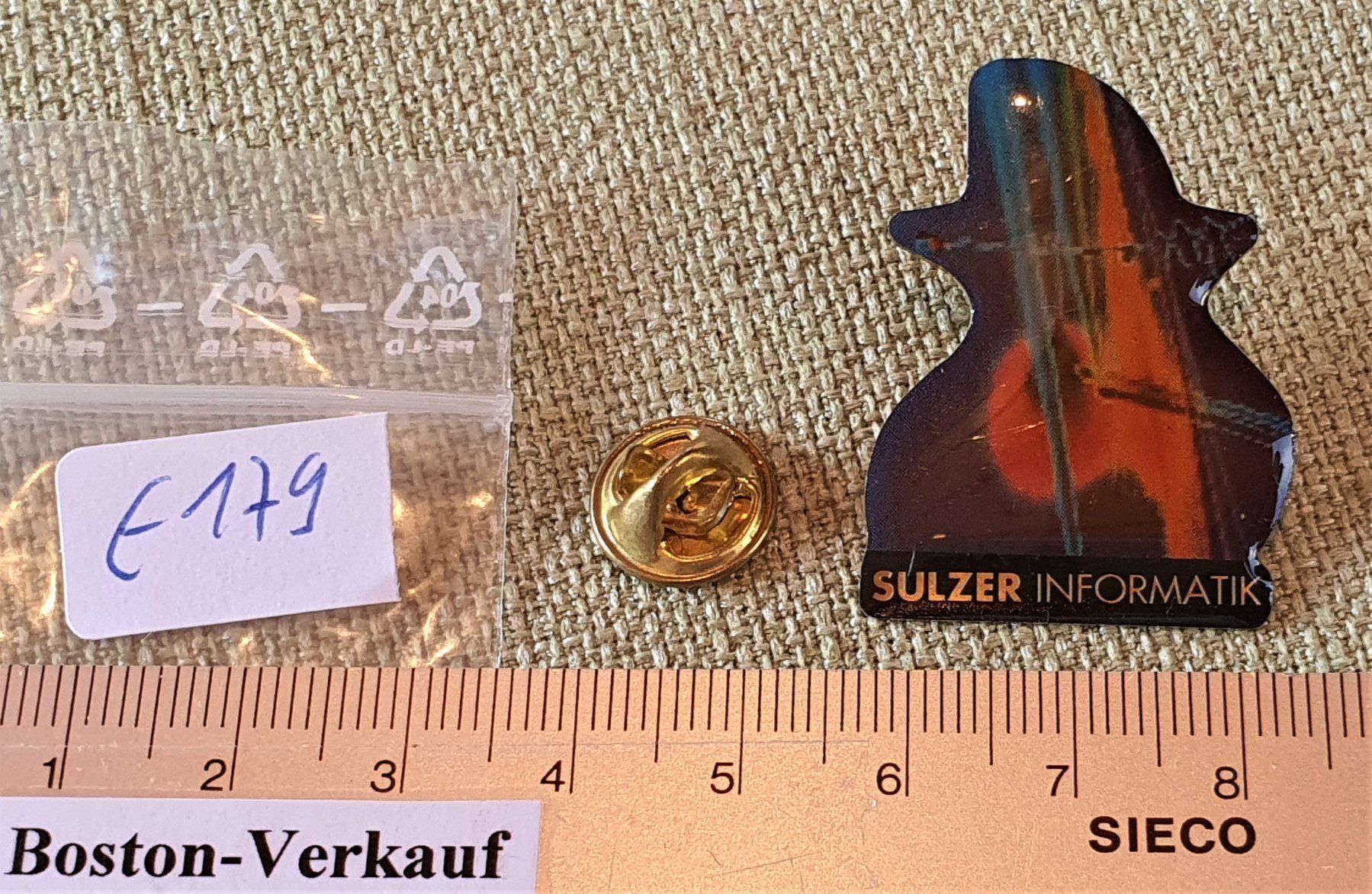 Spille & Fermagli: E179 - Pin SULZER Informatik Kunst Pin – Usato da Reinach BL venduto da Boston-Verkauf 2