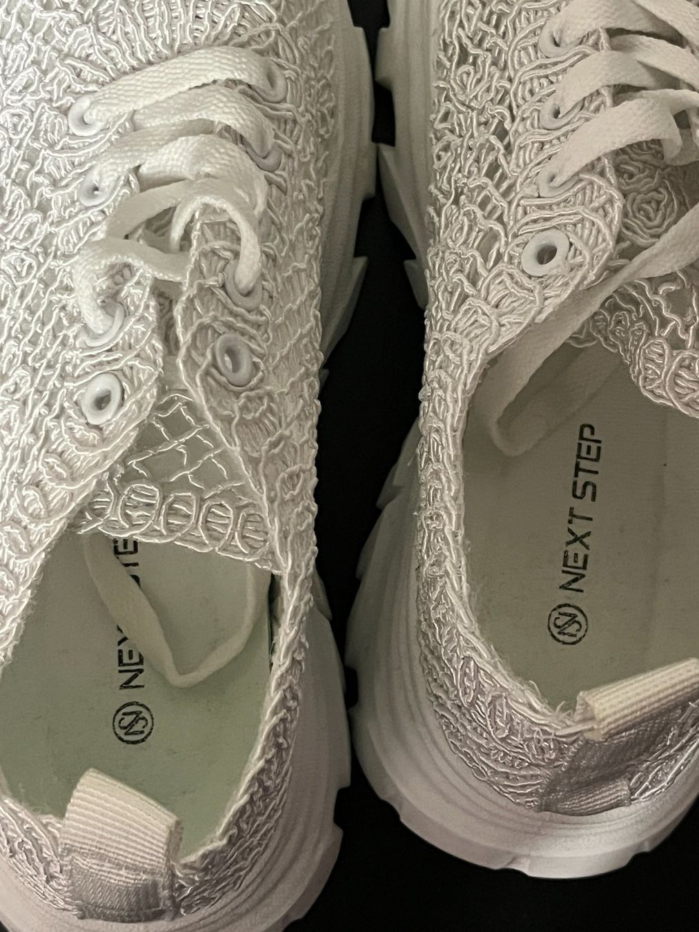Chaussures femmes: Mega Chunky Sneaker, Grösse 39, Wie NEU – Neuf (Voir description) à Interlaken par Jasmin_Flower 2