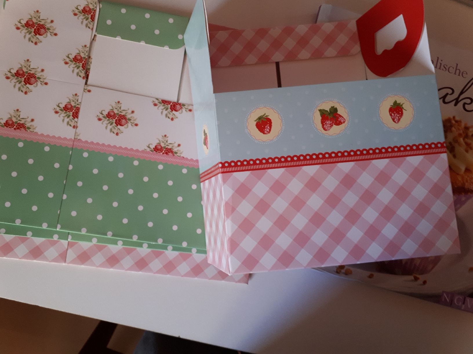 Libri: Himmlische Cupcakes mit 4 Cupcakeschachteln – Usato da Dietikon venduto da Buchantiqdietikon 4