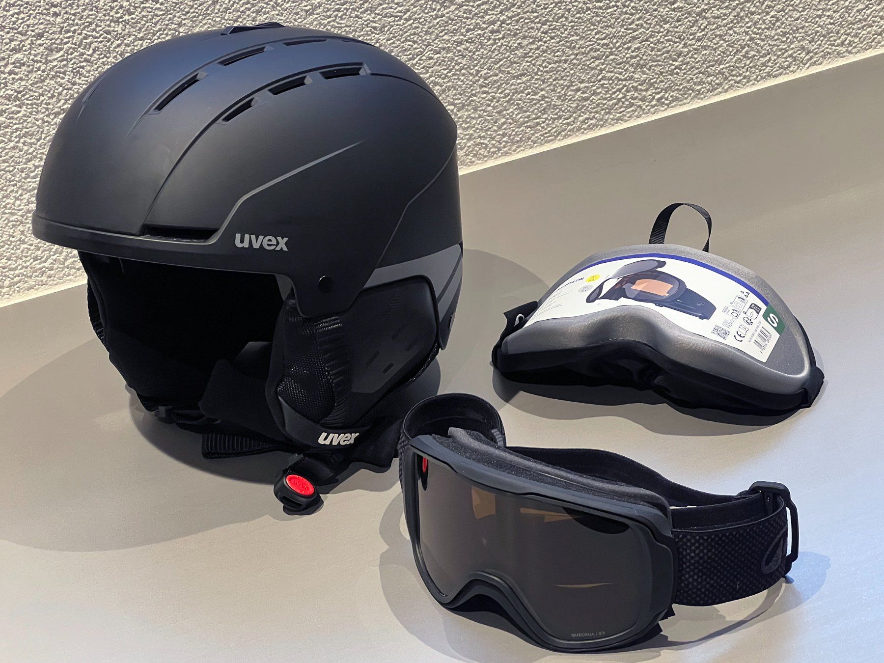 Lotti di vestiti: Skihelm mit Skibrille, Grösse S 51-55 – Usato da Thun venduto da bidu0210