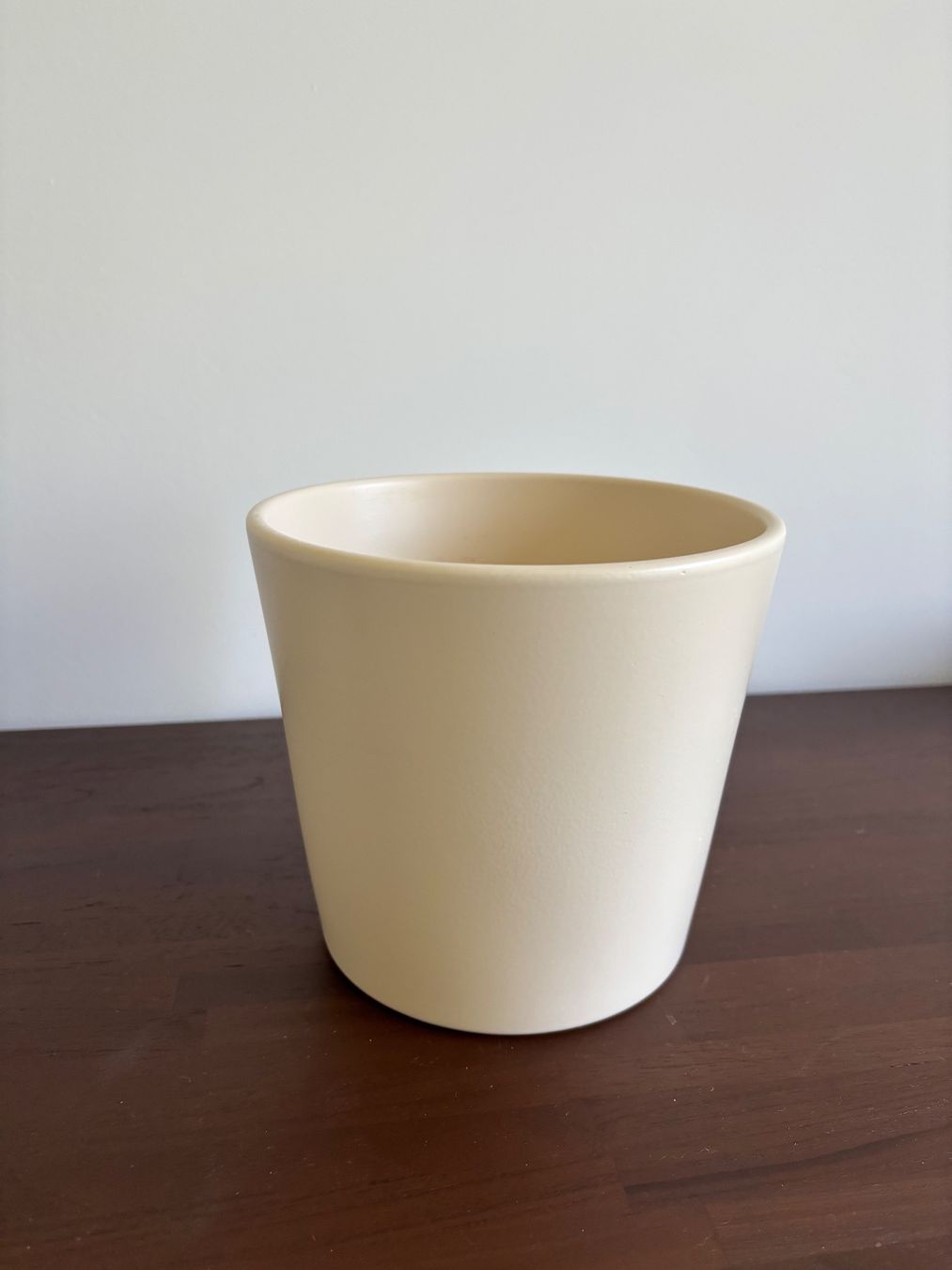 Vasi per fiori: Cream Ceramic Pot 16cm width – Usato da Zürich venduto da cha_jz8q