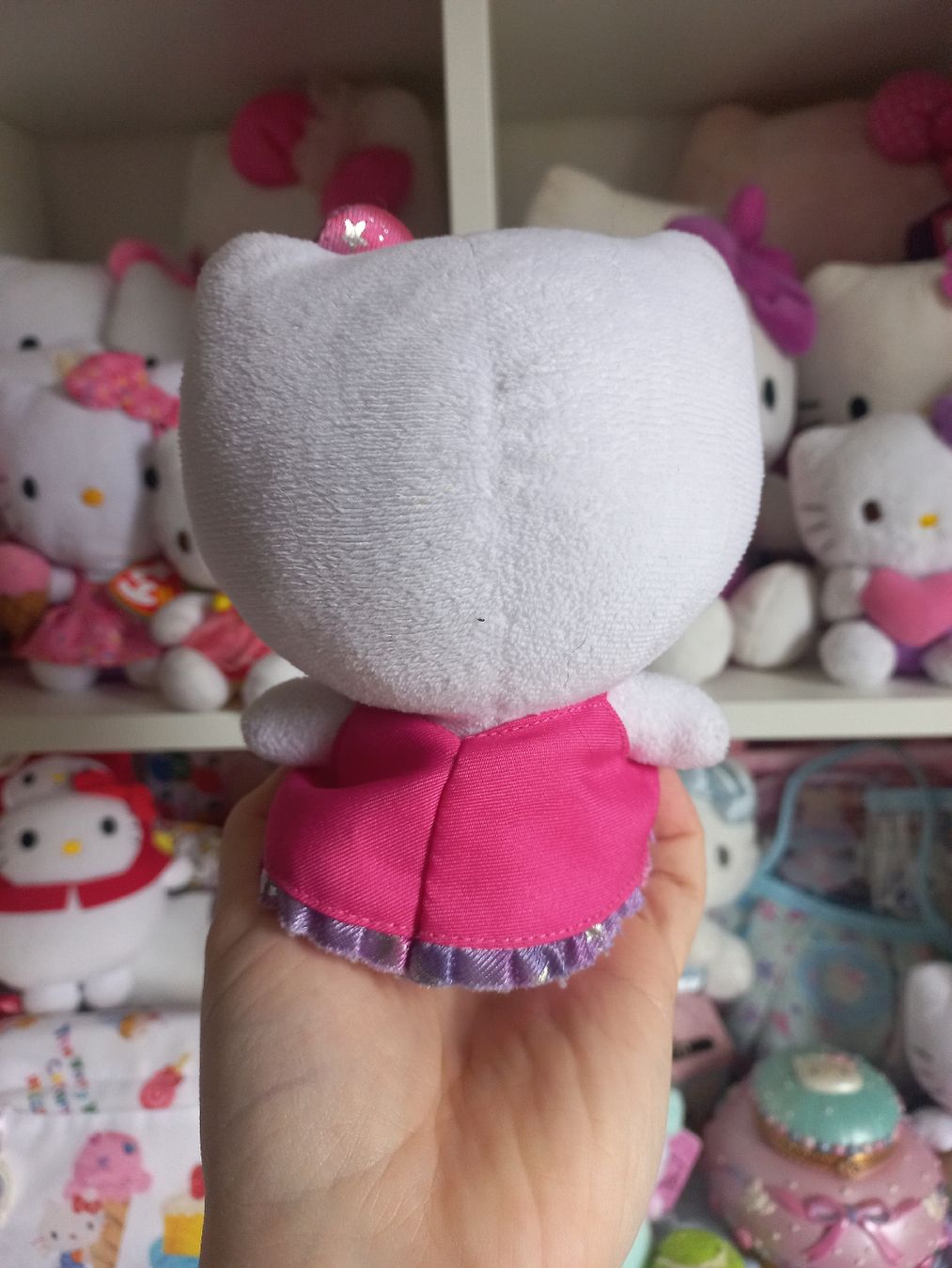 Hello Kitty Jouets: Hello Kitty Plüschtier - Sanrio – D'occasion à Wangen b. Olten par SecondStory4u 1