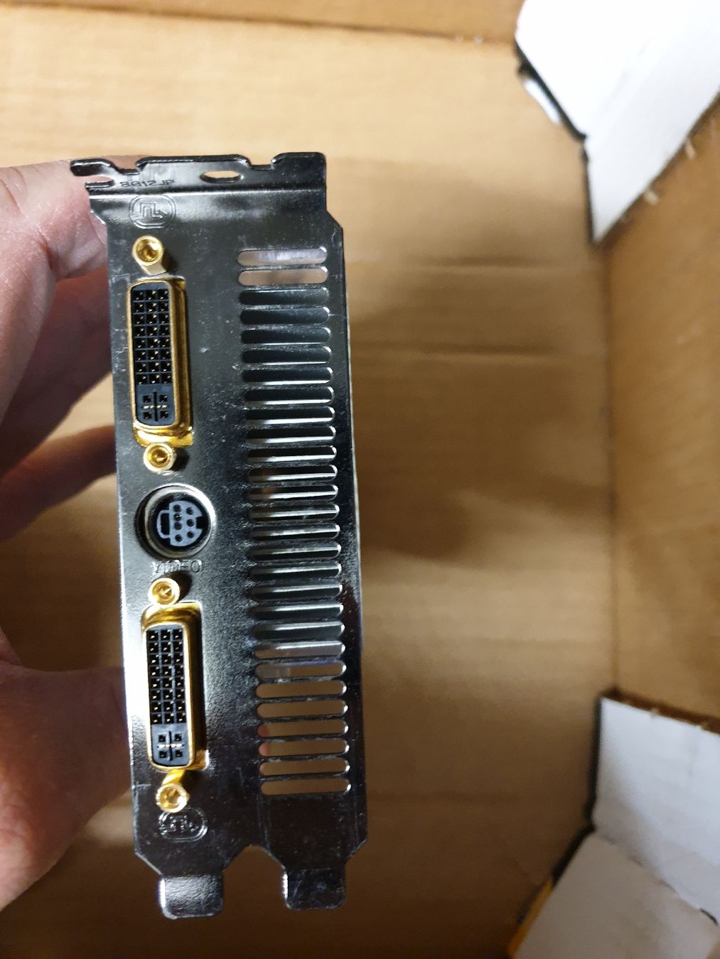 Schede grafiche: HIS HD2600XT 512MB Grafikkarte – Usato da Ittigen venduto da Ziok187 3