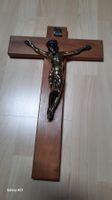 Schönes Holzkreuz mit Christusfigur