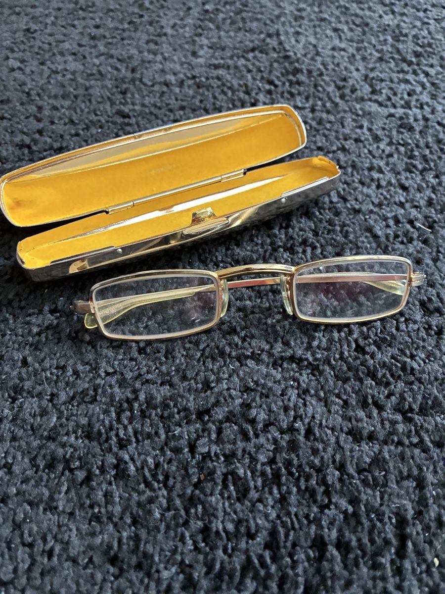 Occhiali & Lenti: Lesebrille goldfarben mit Etui – Usato da Bolligen venduto da Vroni23