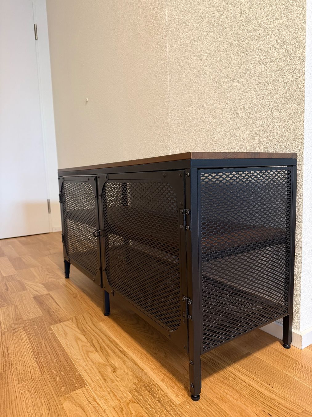 Scaffali: Schönes Sideboard im Industrial-Stil – Usato da Zuchwil venduto da mic_7px5