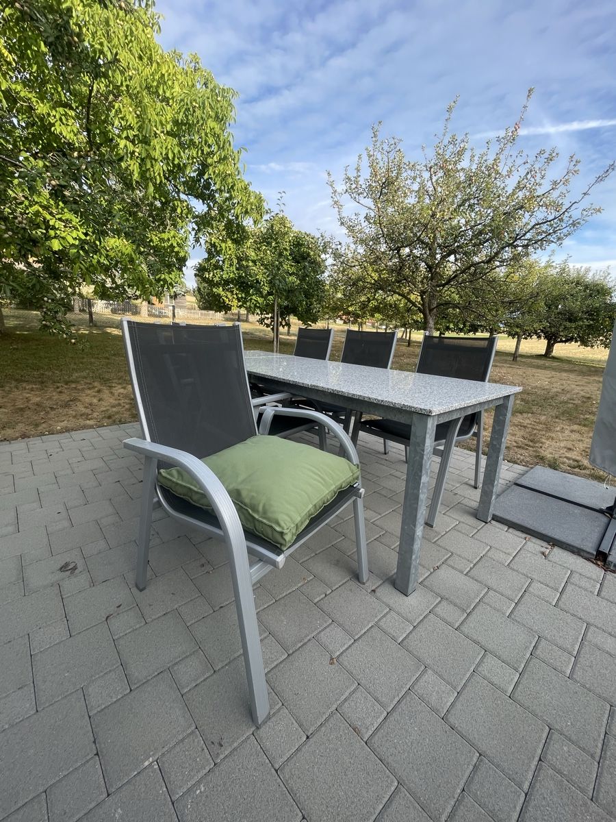 Set di tavolo e panche: Gartentisch mit Stühlen – Usato da Neuenegg venduto da Thiemond 3