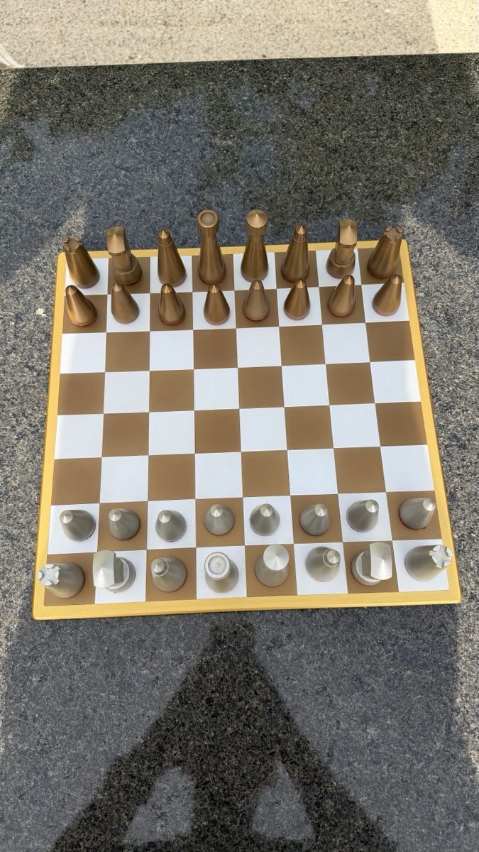 Giochi: Schachspiel mit modernem Design gebraucht – Usato da Schmidrüti venduto da Prismagepard69