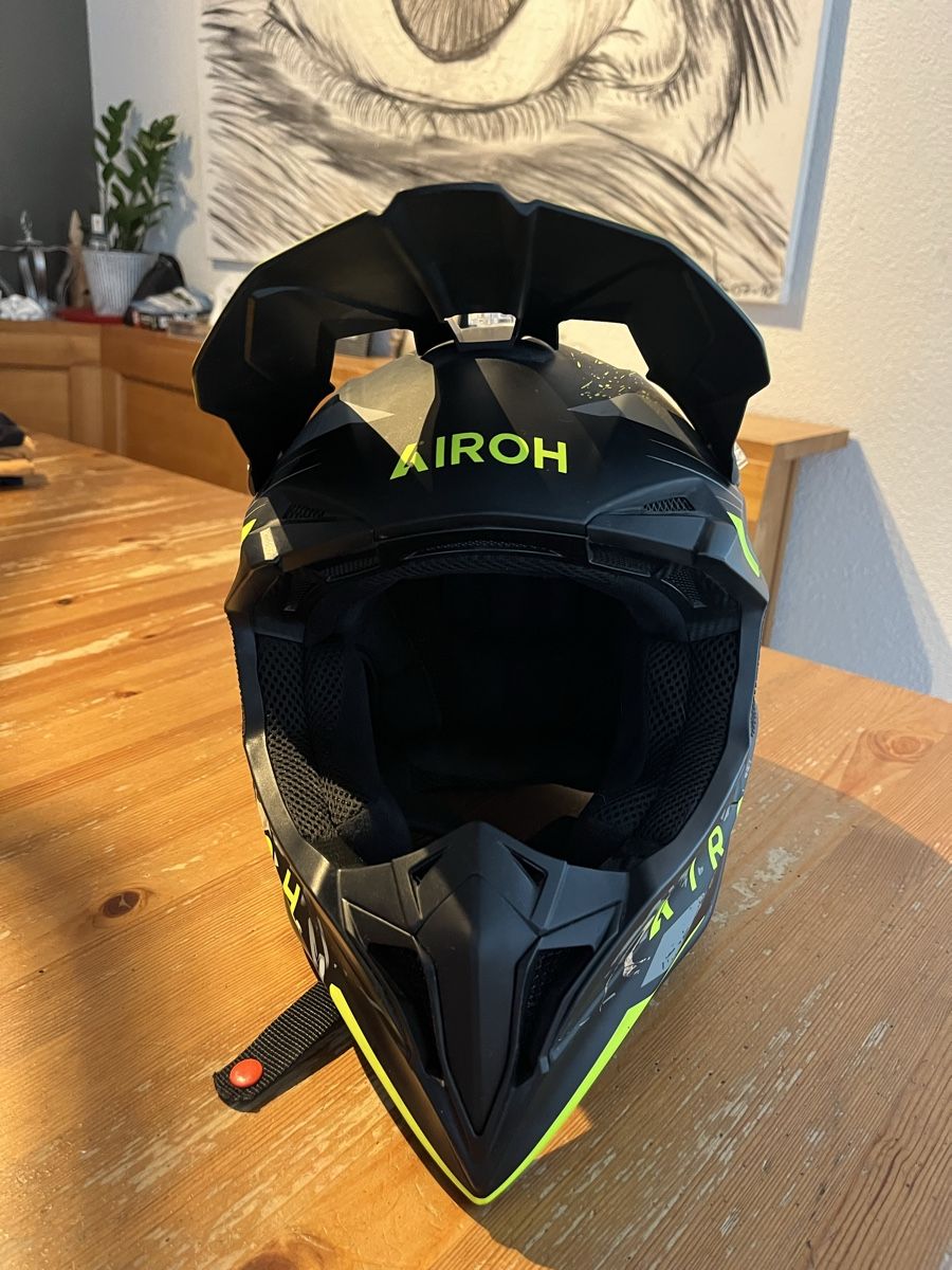 Airoh Caschi & visiere: Motocross Helm Motorradhelm – Usato da Rickenbach LU venduto da Haefliger03 3