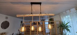 Rustikale Hängelampe mit Holzbalken und 4 Edison Glühbirnen