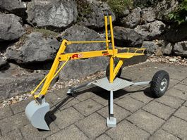 Menzi Muck A01 Spielzeug Bagger sucht neue Baustelle