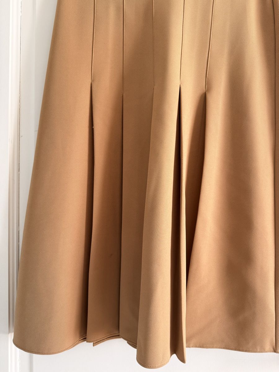 Röcke: Beige Pleated Skirt – Gebraucht aus Corsier-sur-Vevey von Kristina.Nova 2