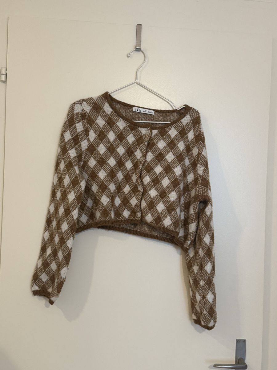 Zara Pulls & Sweat-shirts: Zara Cardigan mit Rautenmuster  – D'occasion à Luzern par vqu_8gks