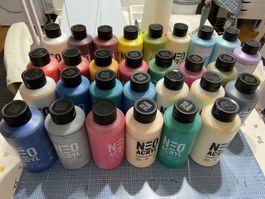 Ein Posten Neo-Acryl Farbe
