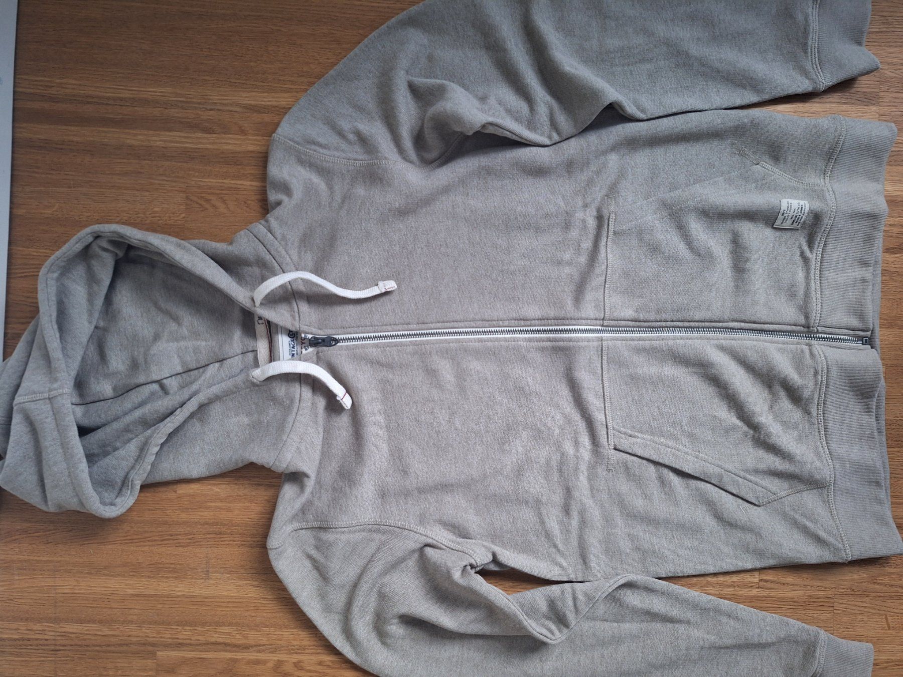 Maglioni & Felpe: 2 Graue Kapuzenpullover mit Reissverschluss, Gr. M, – Usato da Horgen venduto da bea_j25f