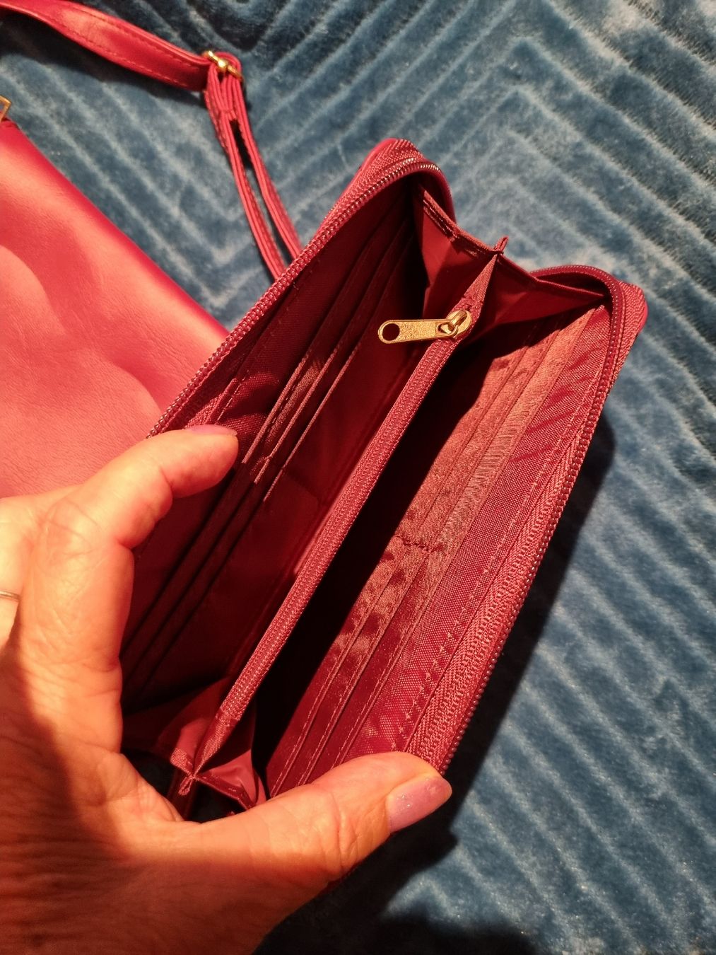 Taschen für Damen: Umhängetasche mit Portemonnaie – Neu und originalverpackt aus Aesch BL von mutti04 2