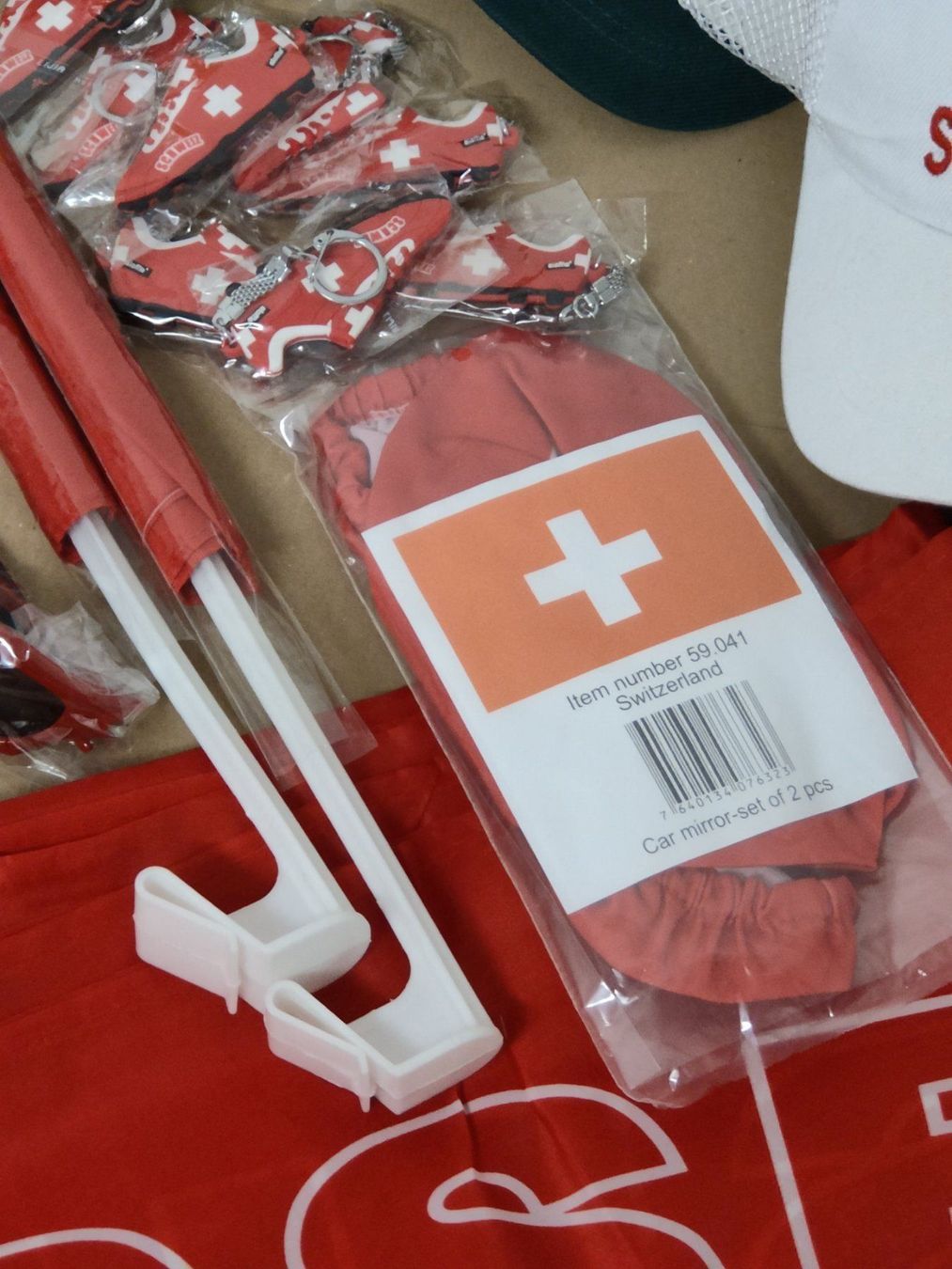 Drapeaux: Restposten Fanartikel – Neuf avec emballage d'origine à Seewen SZ par pakosshop 2