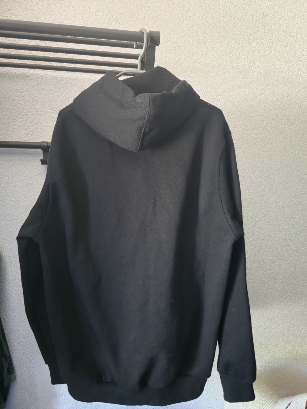 Pullover & Sweatshirts: Hoodie, Schwarz – Gebraucht aus Münchenbuchsee von D4rk_3n3my 1