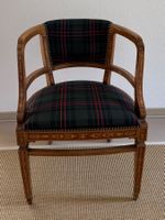 Neobarocker Polsterstuhl mit schottischem Tartan