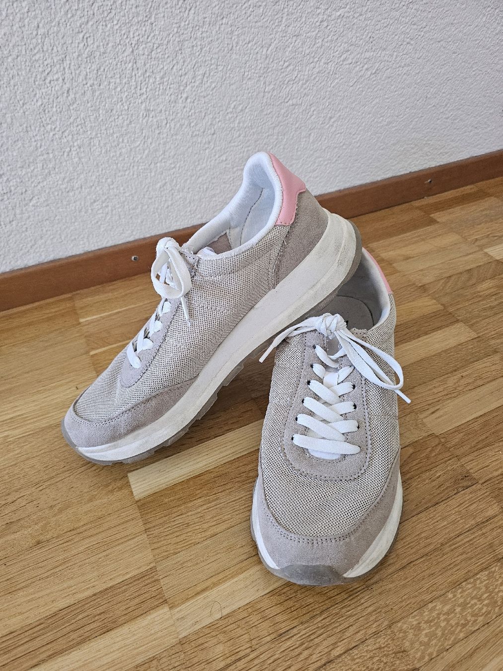H&M Damenschuhe: H&M Damen Sneakers, Gr. 39, Beige/Rosa – Gebraucht aus St.Gallen von amaka01