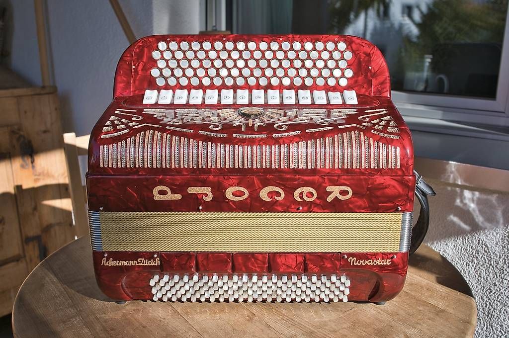 Strumenti musicali: Akkordeon Record Novastar – Usato da Zürich venduto da Cyphmiller 4