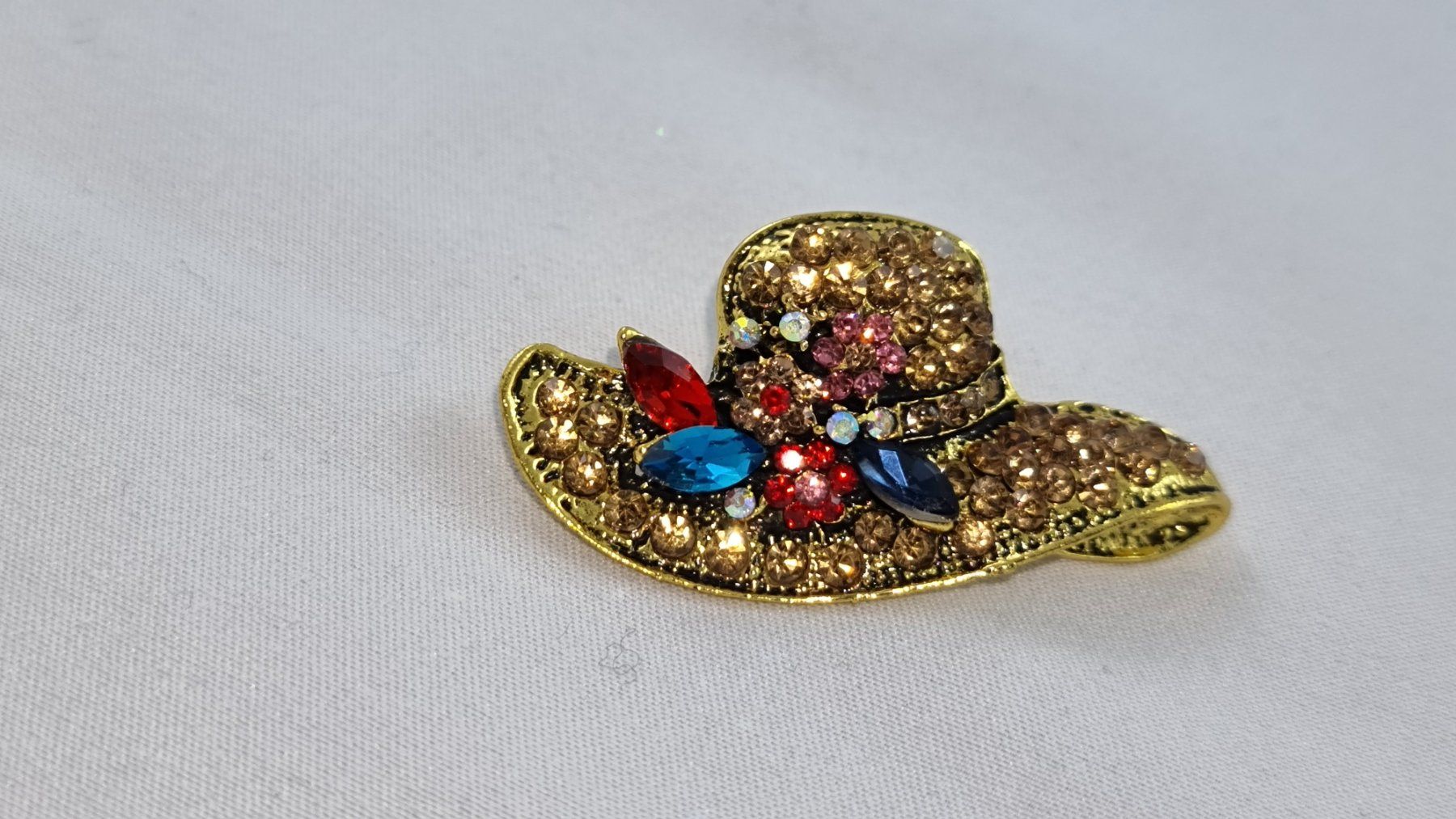 Spille & Fermagli: Schicke Brosche, Strass Hut, Goldfarben 549 – Usato da Wald ZH venduto da Martin79