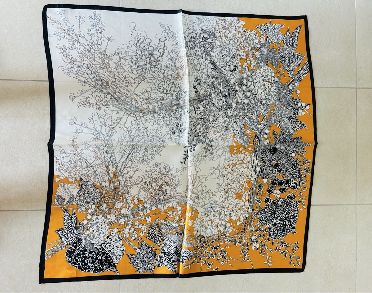 Foulard & Sciarpe: Foulard carré en soie – Nuovo e nell'imballaggio originale da Founex venduto da etswang