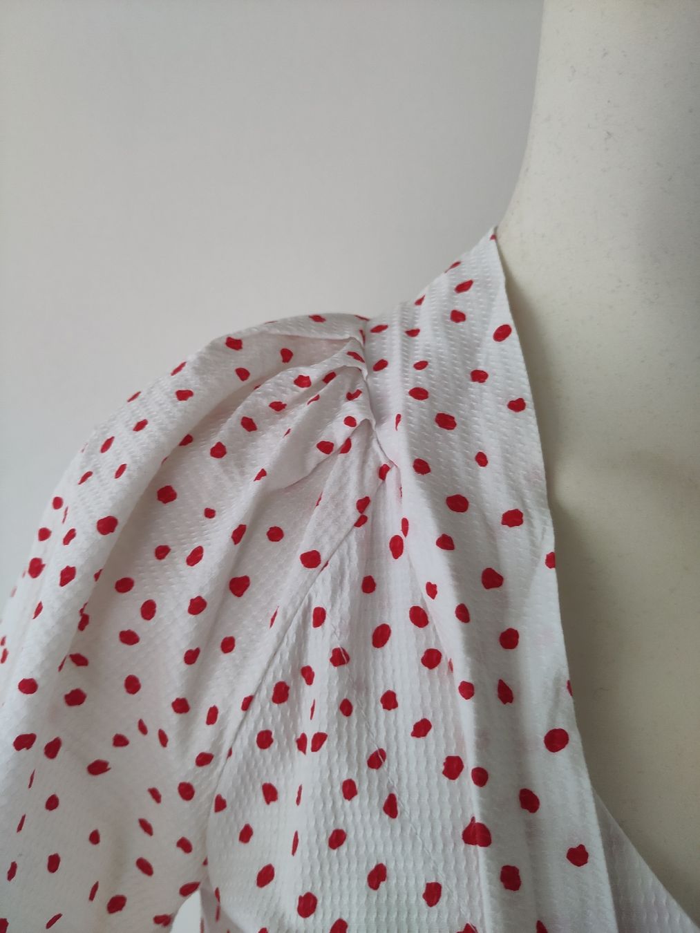 Vestiti: Designerkleid aus Kroatien, red dots – Nuovo (secondo la descrizione) da Pfäffikon ZH venduto da Julia071 2