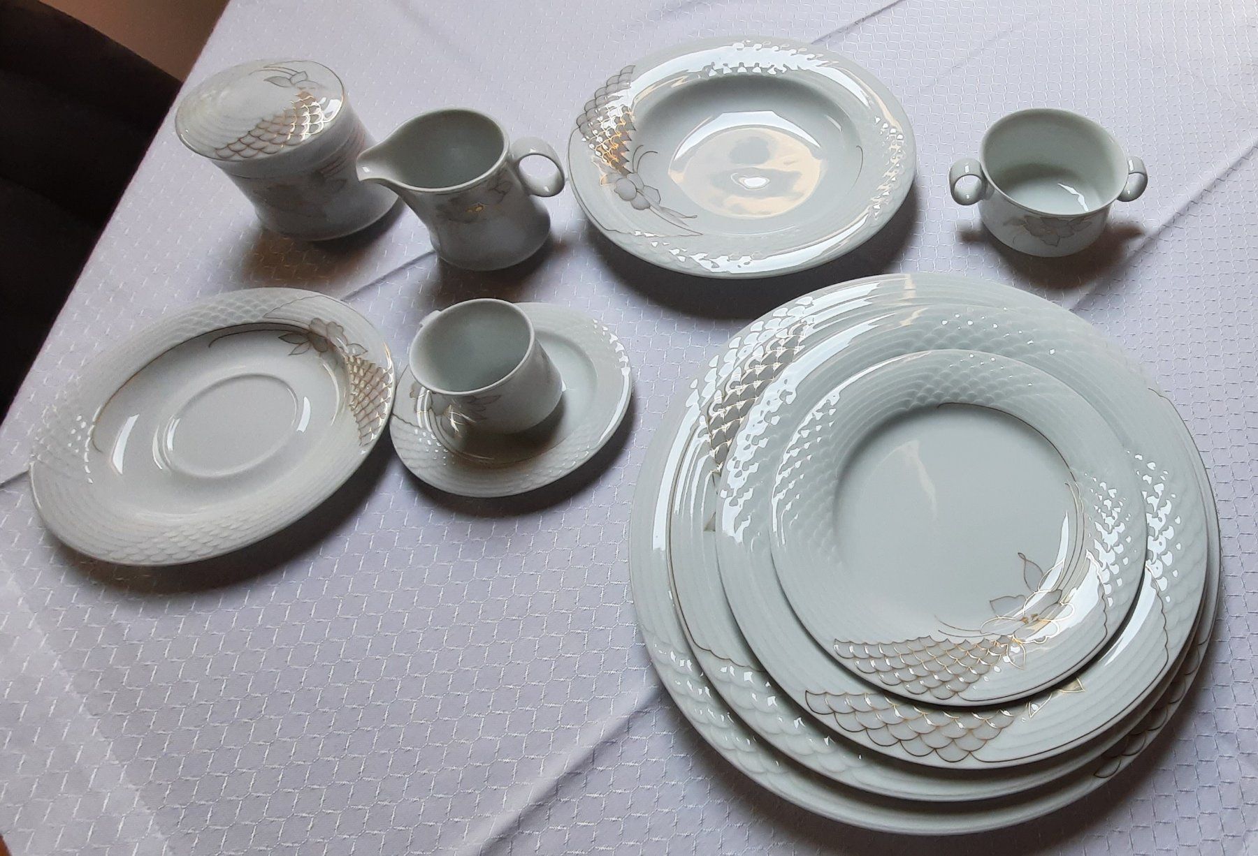 Hutschenreuther Set di piatti: Essgeschirr Service 8-teilig komplett – Usato da Birmensdorf ZH venduto da jukeboxfascination 1