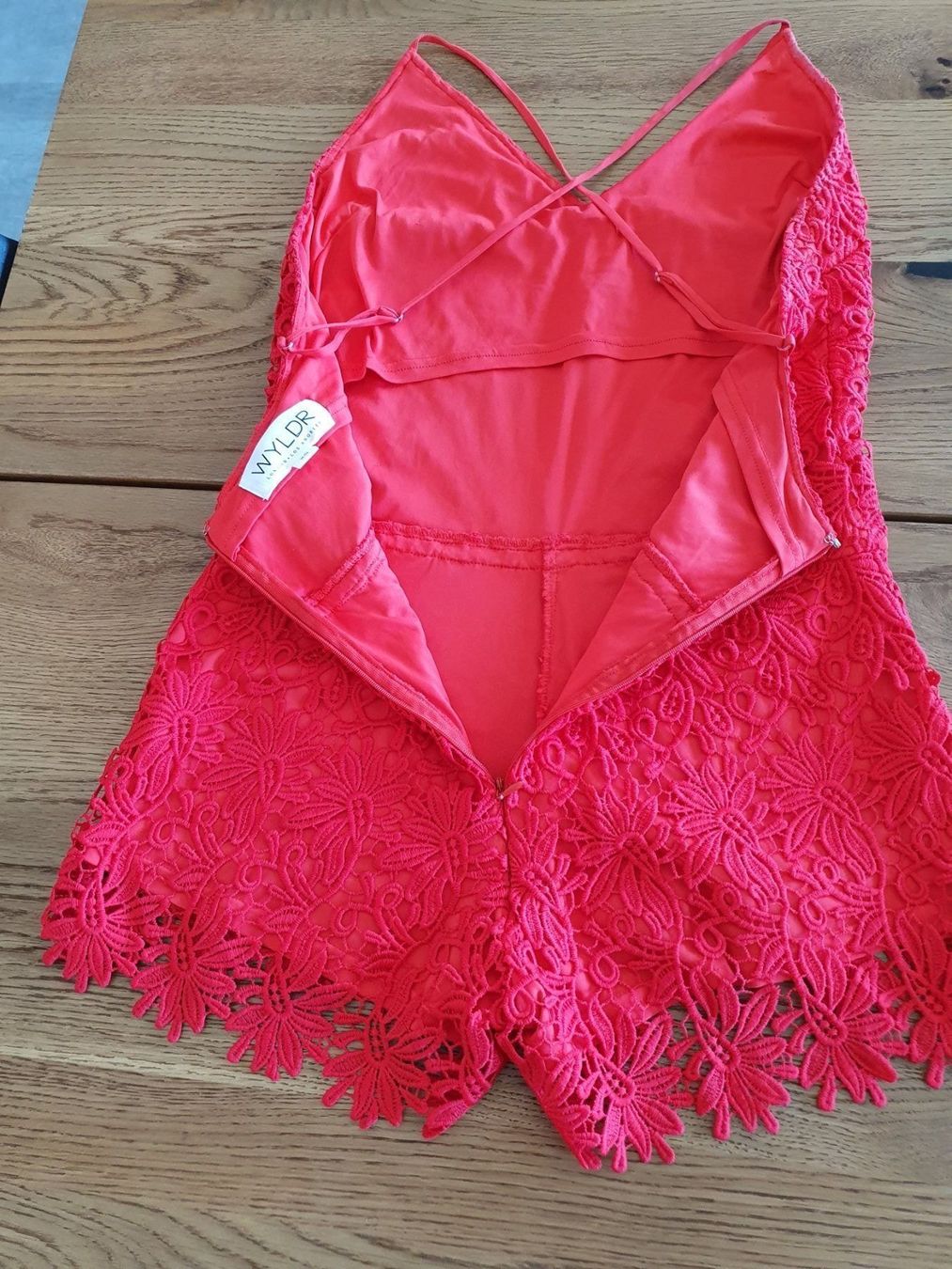 Vestiti: combinaison en dentelle rouge taille 34 – Usato da Cheseaux sur Lausanne venduto da pan_skd5 7