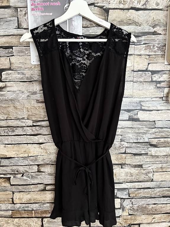 Jumpsuits: Jumpsuit schwarz mit Spitze Gr. 36 – D'occasion à Wettingen par Hasta80