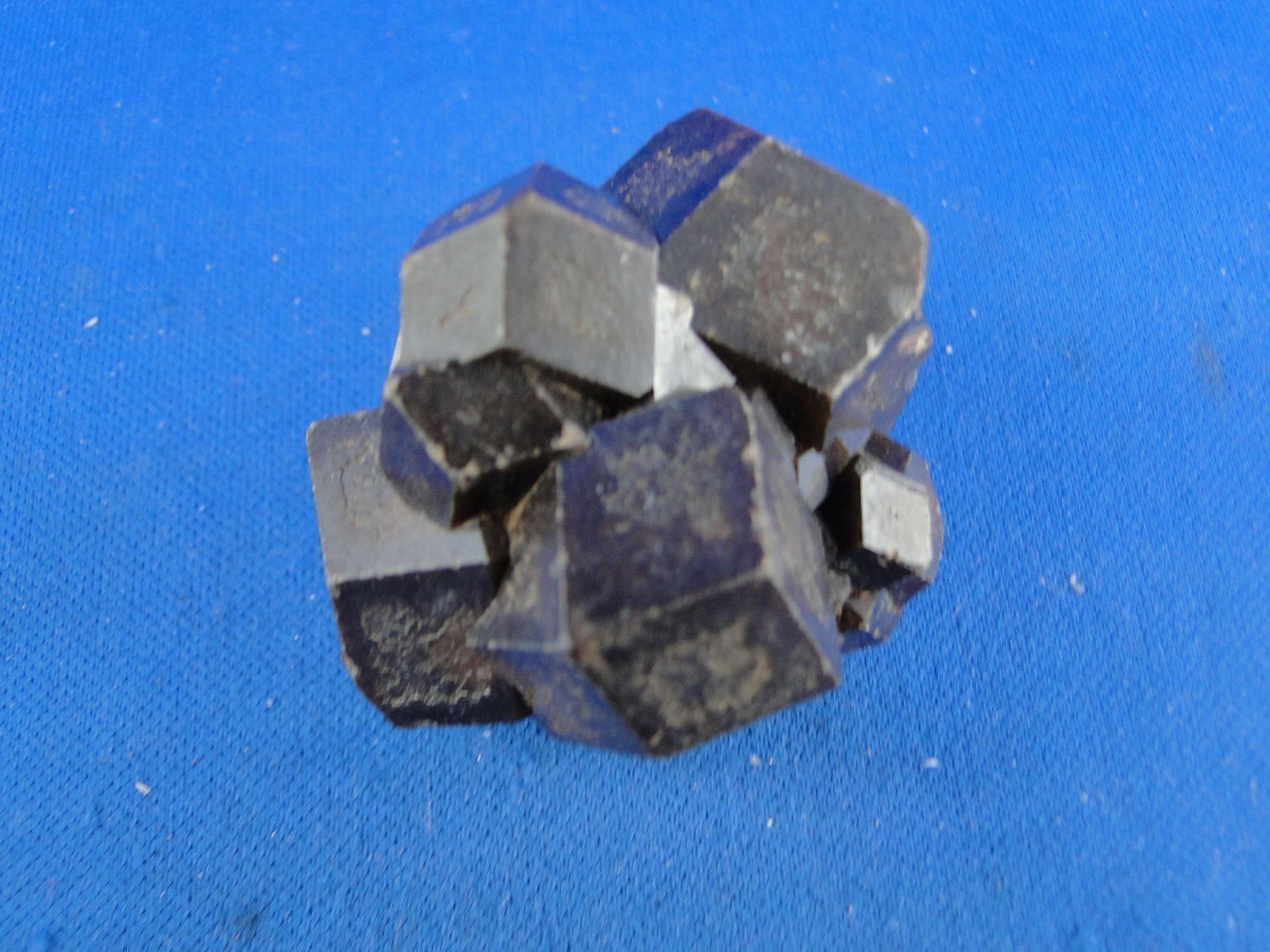 Minerali & Pietre curative: Granat var Melanit – Usato da Schinznach Bad venduto da Demerald 5