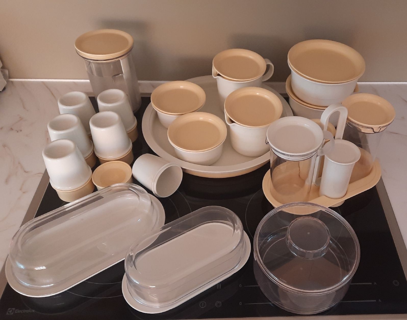 Geschirrsets: Grosses Tupperset neu – Neu (gemäss Beschreibung) aus Bonaduz von Kr12pn