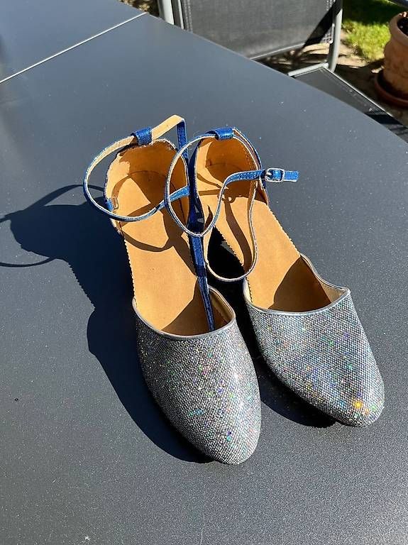 Damenschuhe: Chaussures de danse comme neuves p. 40-41 – Gebraucht aus Vufflens-la-Ville von ivsi