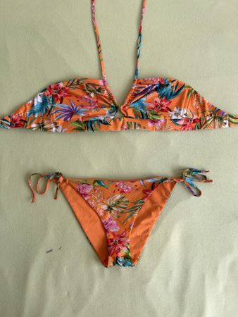 Bikini orange à motifs fleuris
