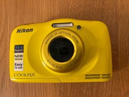Nikon Coolpix W100 Fotokamera (Farbe gelb)